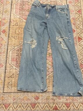 Levis Classic Distressed Wide-Leg Jeans in Light Blue
